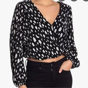 ASTR The Label Plisse Patterned Blouse Long Sleeve Crop Top